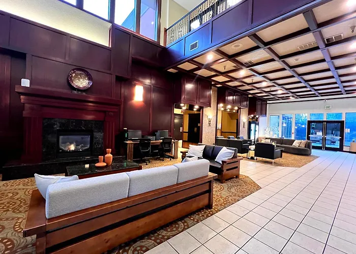 Ramada By Wyndham Tukwila Southcenter